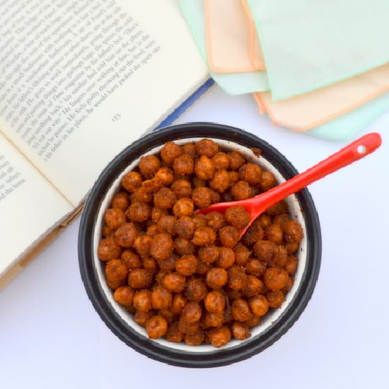 Crispy Spicy Chickpeas - Recipe photo by Happily Spiced