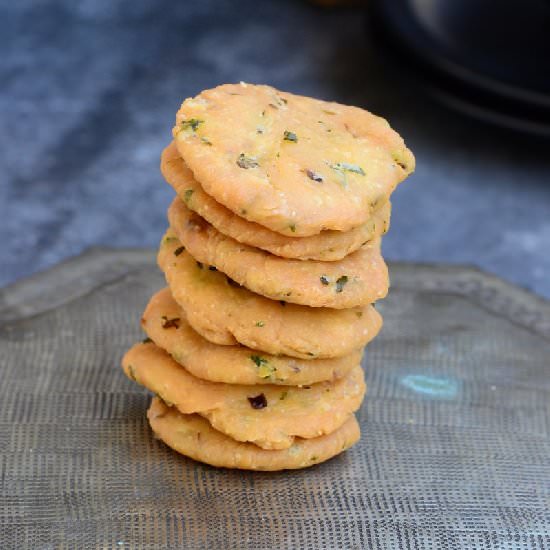 Methi Mathri - Recipe photo by Whiskaffair