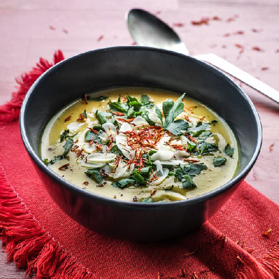 Saffron Cauliflower Cream Soup - Recipe photo by Minty Meta