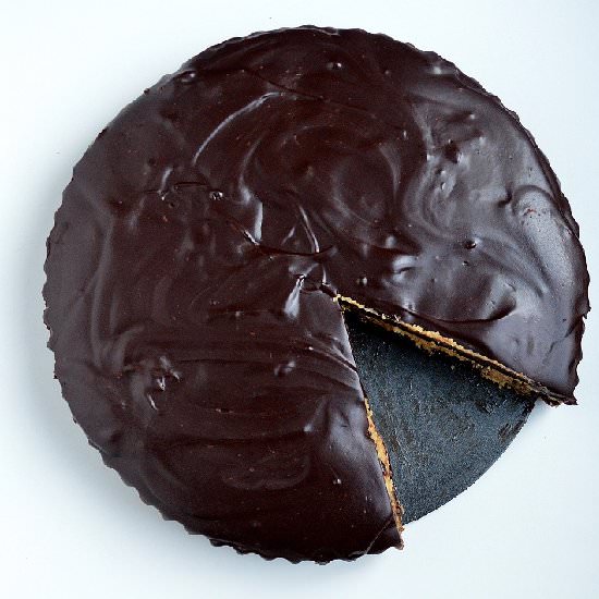 Giant Peanut Butter Cup - Recipe photo by soufflebombay