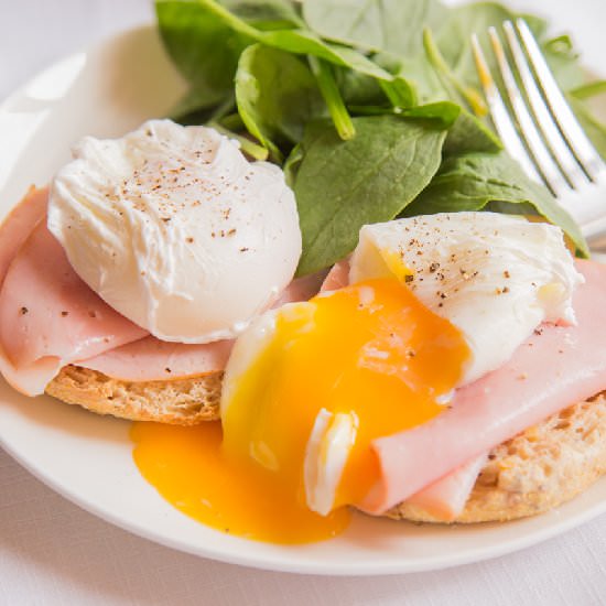 How to Poach Eggs - Recipe photo by aspoonfulofyoghurt