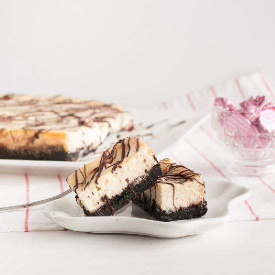 Raspberry Kiss Cheesecake Bars - Recipe photo by Sweettwist