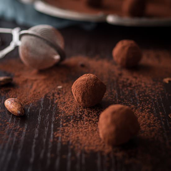 Red Wine Chocolate Truffles - Recipe photo by bakenoir