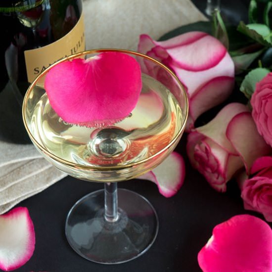 Sparkling rose cocktail - Recipe photo by Malgosia