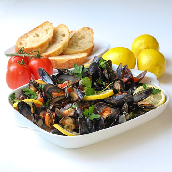 Mussels in White Wine Sauce - Recipe photo by chef julie yoon