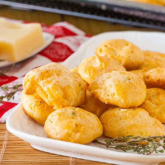 Gougères {French Cheese Puffs} - Recipe photo by jellib