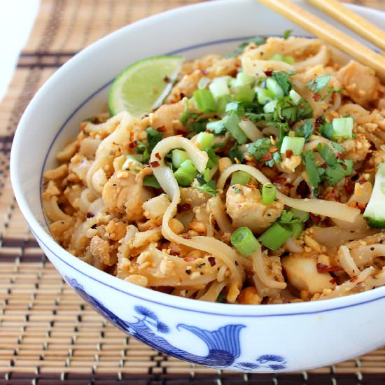 Classic Chicken Pad Thai - Recipe photo by HowToFeedaLoon