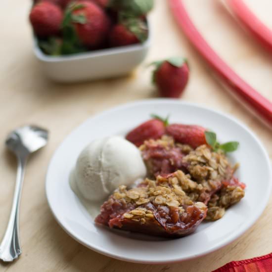 Rhubarb Crisp - Recipe photo by Confusedbawarchis