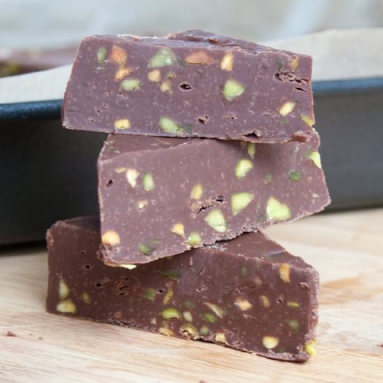Chocolate Pistachio Fudge - Recipe photo by butterchantilly
