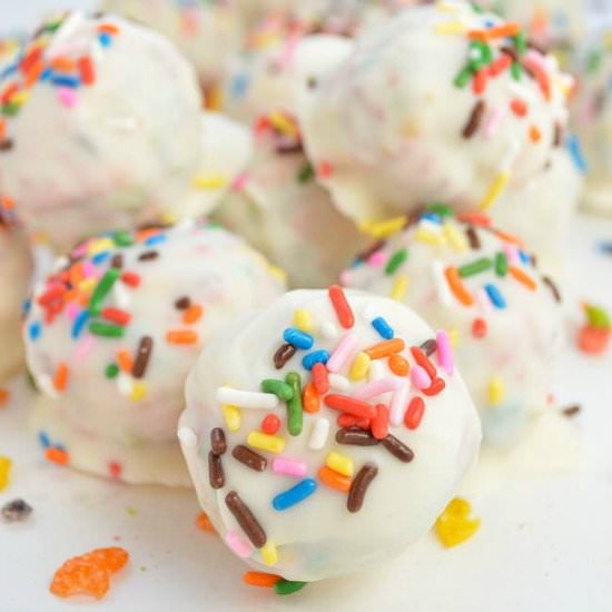 Rainbow Crunch Balls - Recipe photo by Sugar Dish Me