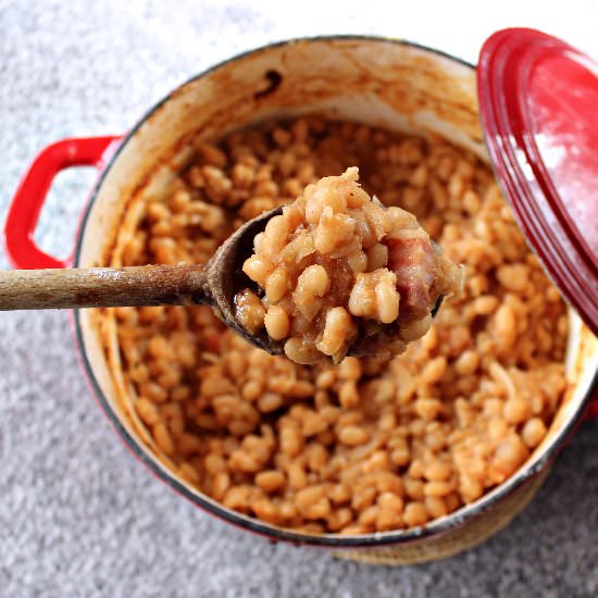 Quebec Maple Baked Beans - Recipe photo by The Gumdrop Button