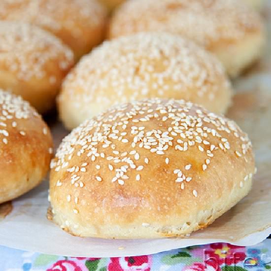 Easy Hamburger Buns - Recipe photo by bitebymichelle