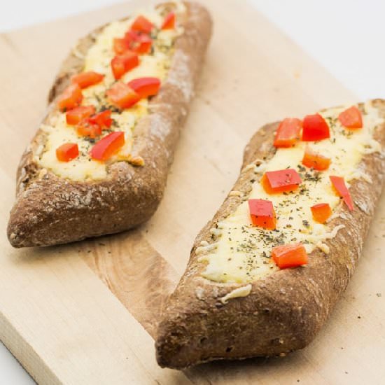 Bread Boats with Roasted Bell - Recipe photo by hovkonditorn