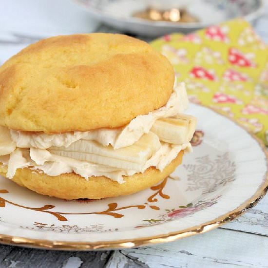 Irish Cream & Banana Whoopie Pies - Recipe photo by Blommi