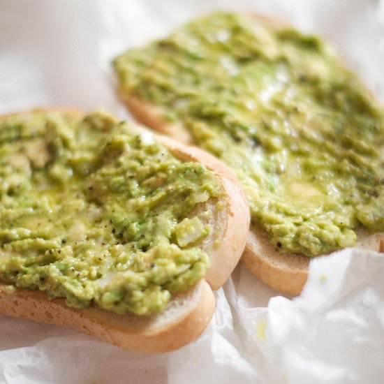 Delicious Avocado Toast - Recipe photo by Miss Vinagre