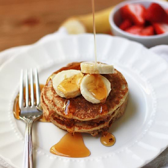 Banana Oatmeal Pancakes - Recipe photo by onelovelylife