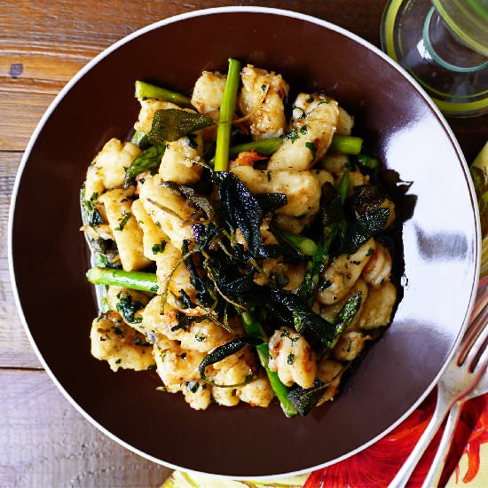 Potato Gnocchi with Sauteed Prawns - Recipe photo by padaek