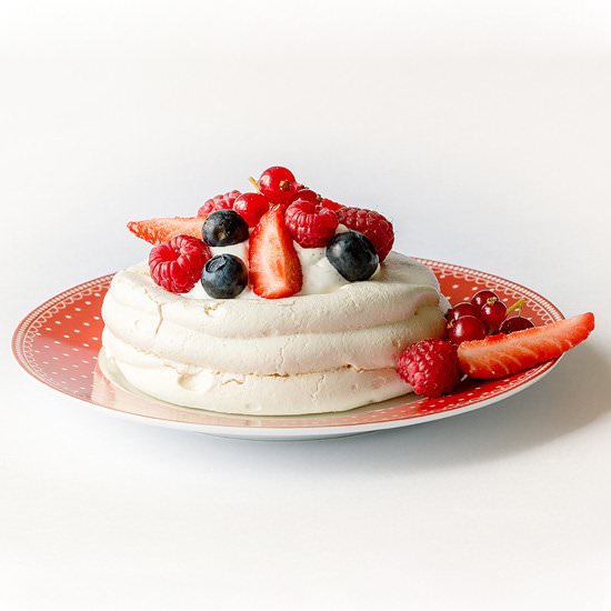 Red Fruits Pavlova - Recipe photo by NowimaCook