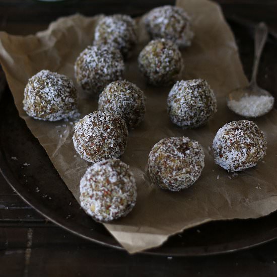 Liquorice Flavored Energy Balls - Recipe photo by theluminouskitchen