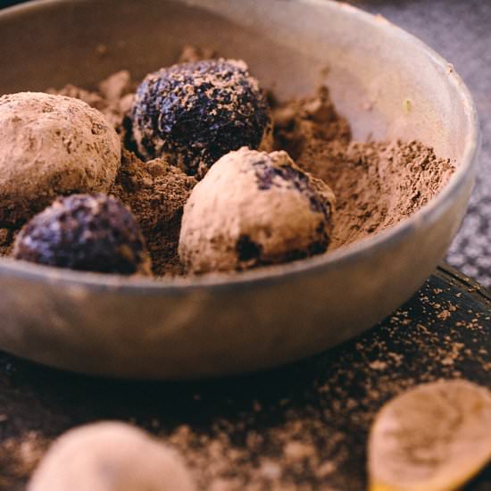 Vegan Cocoa Truffles - Recipe photo by foolproofliving.com