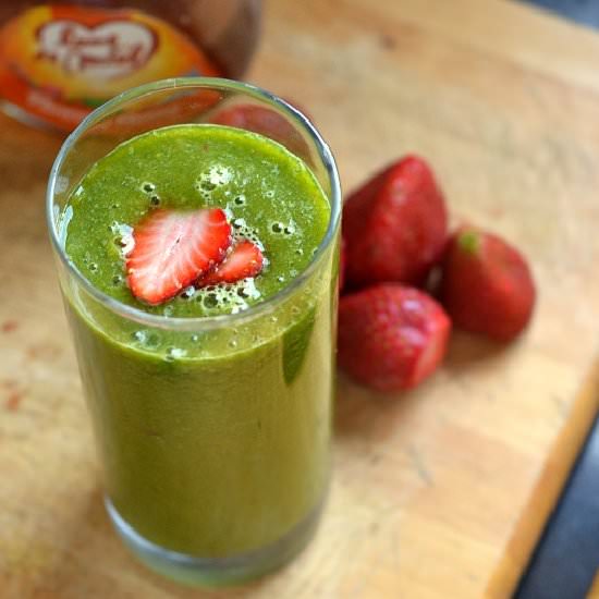 Strawberry Papaya Spinach Smoothie - Recipe photo by ashmita_s