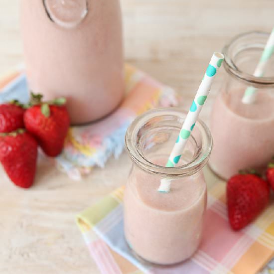 Vegan Strawberry Almond Milk - Recipe photo by KristinaVanni