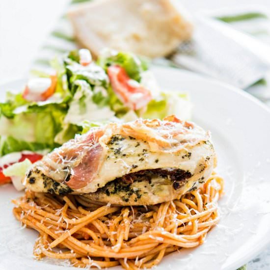 Chicken with Tomatoes & Pesto - Recipe photo by strawberrysupp