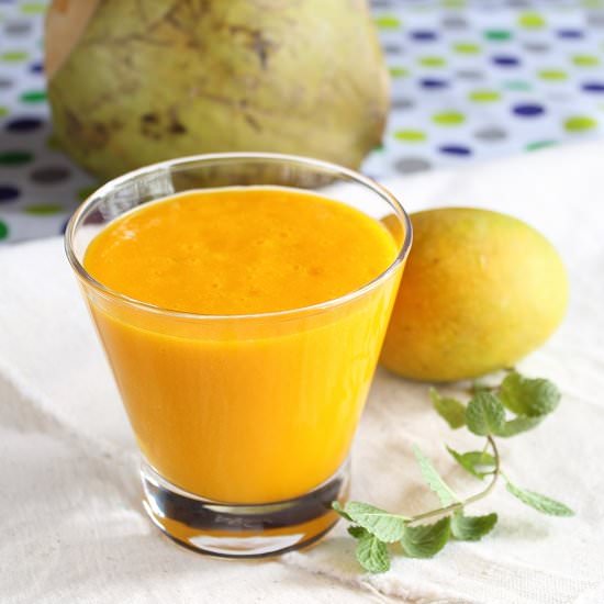 Skinny Mango and Coconut Smoothie - Recipe photo by bakingyummies