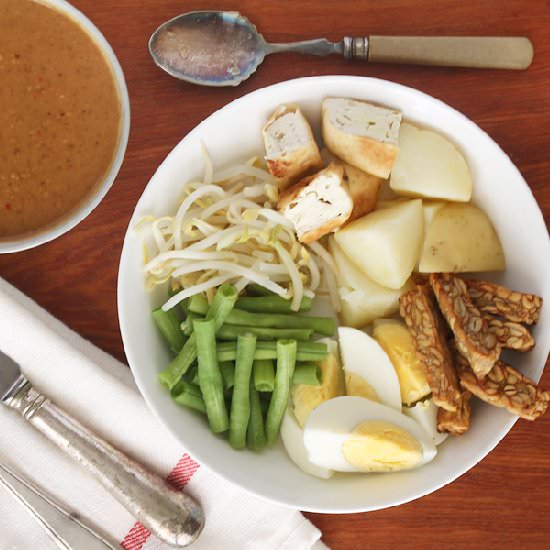 Indonesian Salad with Peanut Sauce - Recipe photo by justasdelish
