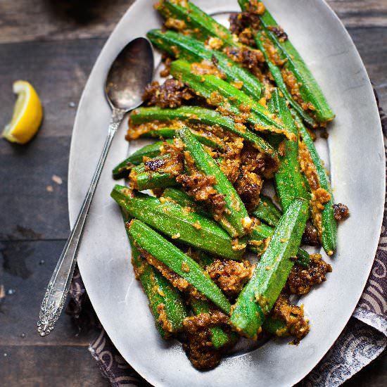 Bharwan Bhindi – Stuffed Okra - Recipe photo by sinfullyspicy