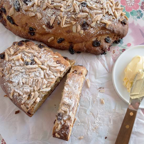 Raisin and Almond Easter Bread - Recipe photo by InMyRedKitchen