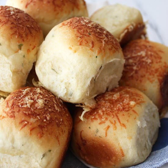Garlic Herb and Cheese Bread Rolls - Recipe photo by handleheat