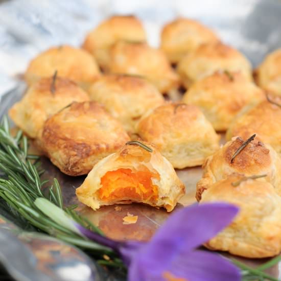 Rosemary Sweet Potato Puffs {Vegan} - Recipe photo by theminiaturemoose