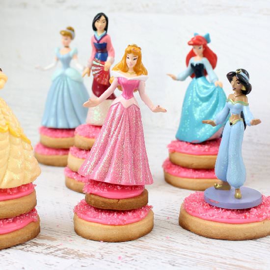 Princess pedestal cookies - Recipe photo by chic cookies