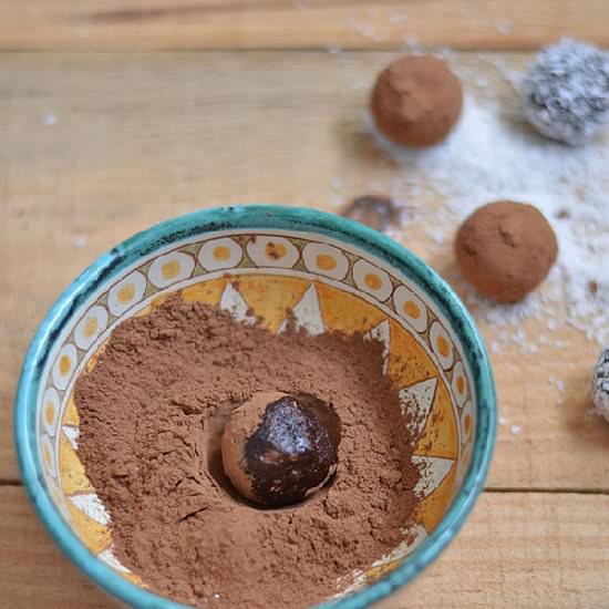 Date Truffles - Recipe photo by Ginja