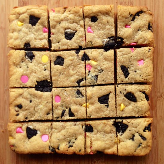 Cookies & cream pb blondies - Recipe photo by WillBakeforBooks