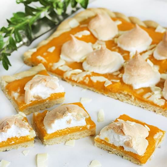 Mango curd tart with meringue - Recipe photo by Tosia