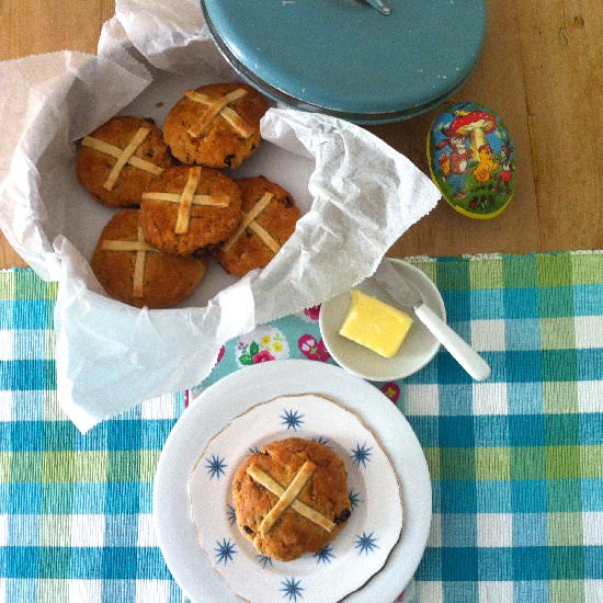 Hot Cross Saffron Scones - Recipe photo by selmastable