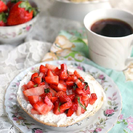 Homemade Bagels - Recipe photo by VRAI Magazine