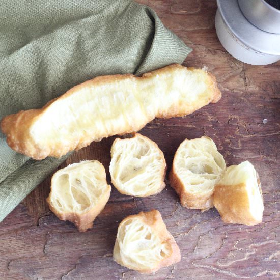 Youtiao Chinese Cruller Breadsticks - Recipe photo by Boriville