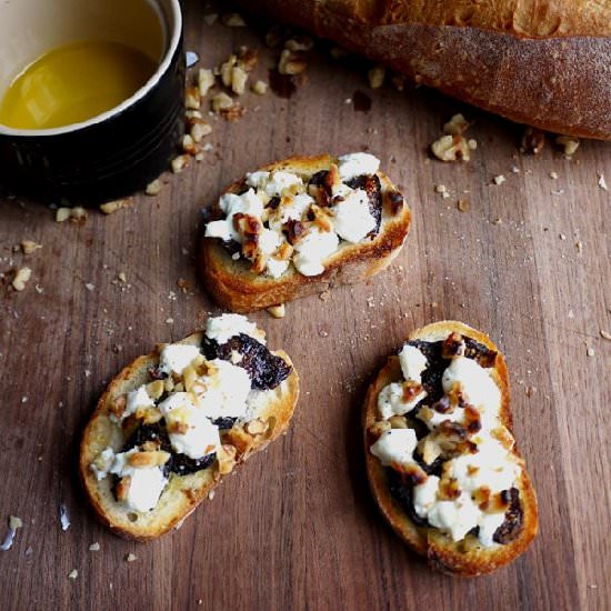 Goat Cheese, Fig and Walnut Tartine - Recipe photo by healthyrecipeecstasy