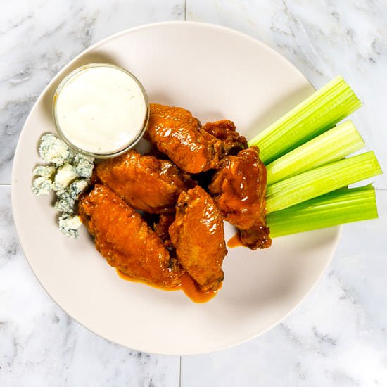 Classic Buffalo wings - Recipe photo by ilovemeat