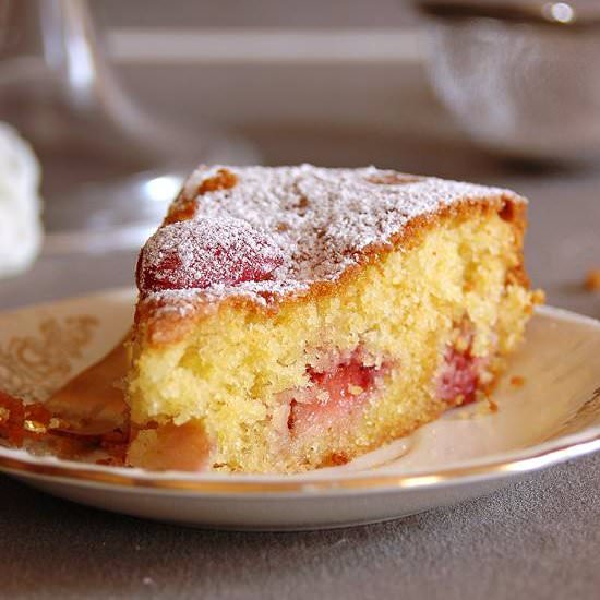 Strawberry Cake and Cherries - Recipe photo by alessandrascollo