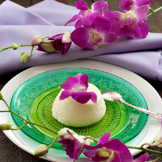 Orchid Panna Cotta - Recipe photo by manusmenu