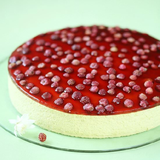 Pistachio & Wild Strawberry Cake - Recipe photo by Miuda