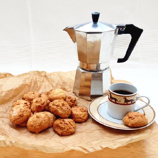 Amaretti Cookies - Recipe photo by The Crispy Crouton