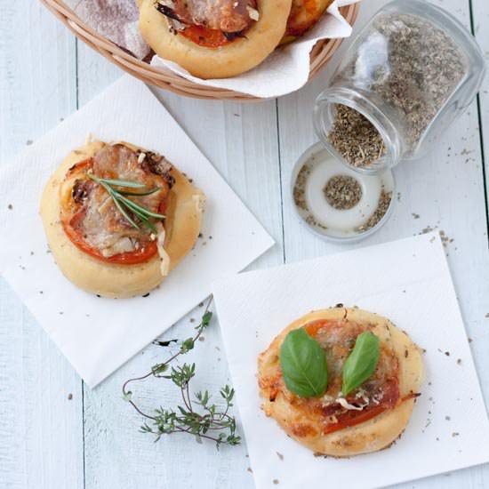 Mini-Pizza with Quark Dough - Recipe photo by themisstools
