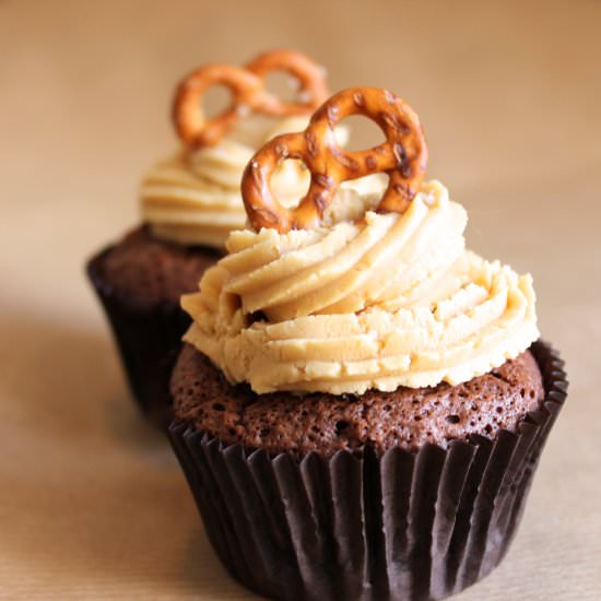 Peanut Butter Chocolate Cupcakes - Recipe photo by itsprettynice