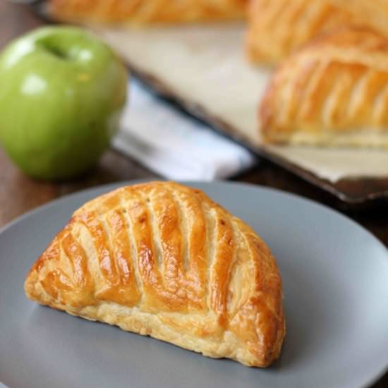 Apple turnovers - Recipe photo by butterbaking