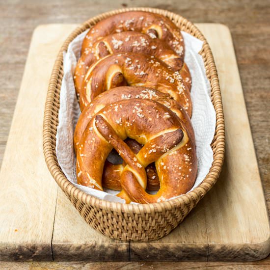 Soft Salted Pretzels - Recipe photo by samszho